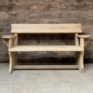 Лавка з старого дуба в сільскому